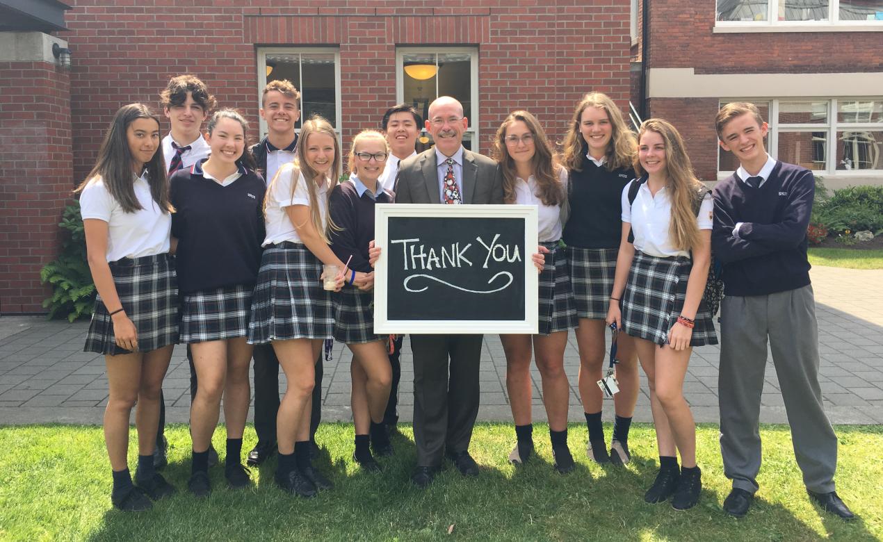 Andy Rodford poses with a group of Senior School students