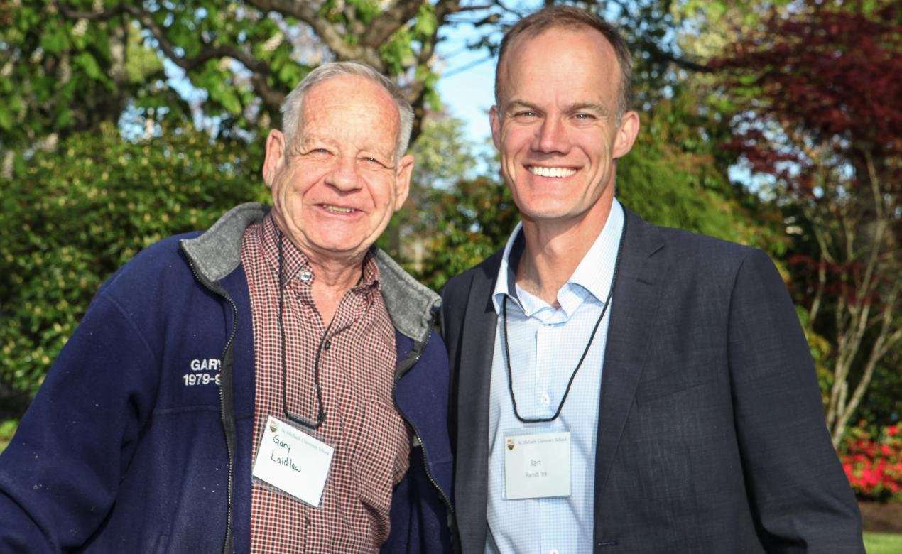 Two people, Gary Laidlaw and Ian Farish, pose for a photo