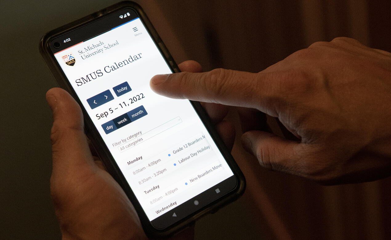 A user navigates the SMUS calendar on their cellphone