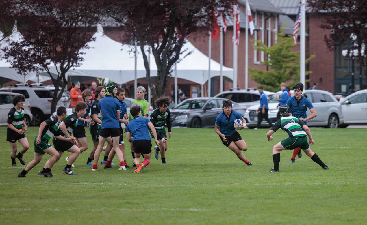 A player runs with the ball trying to elude the opposition