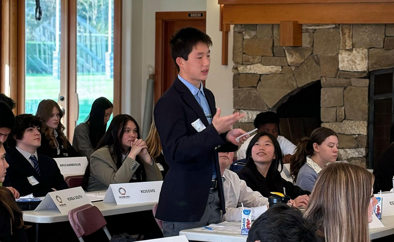 Middle School students debates at MUN conference