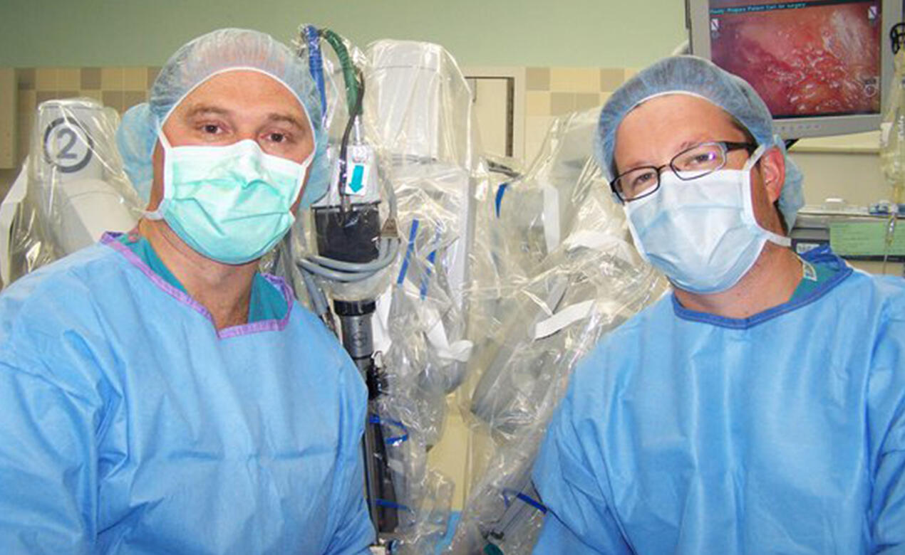 Jeff McCracken on the last day of his fellowship with Jim Porter, who recently completed 5000 surgeries on the robot