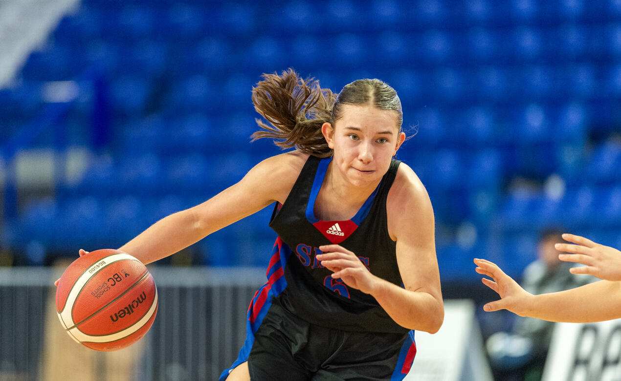 Senior Avery Geddes in action on the basketball court