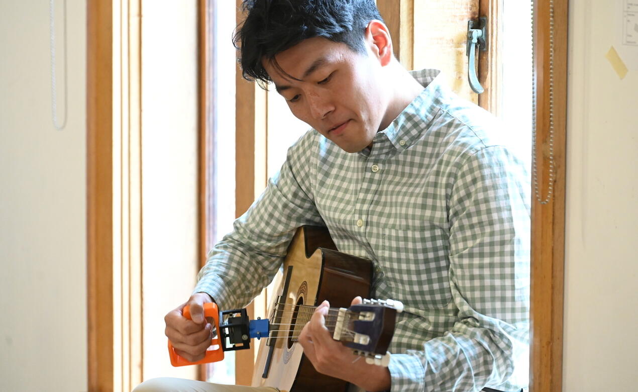 Wonjin Kim '10 plays acoustic guitar