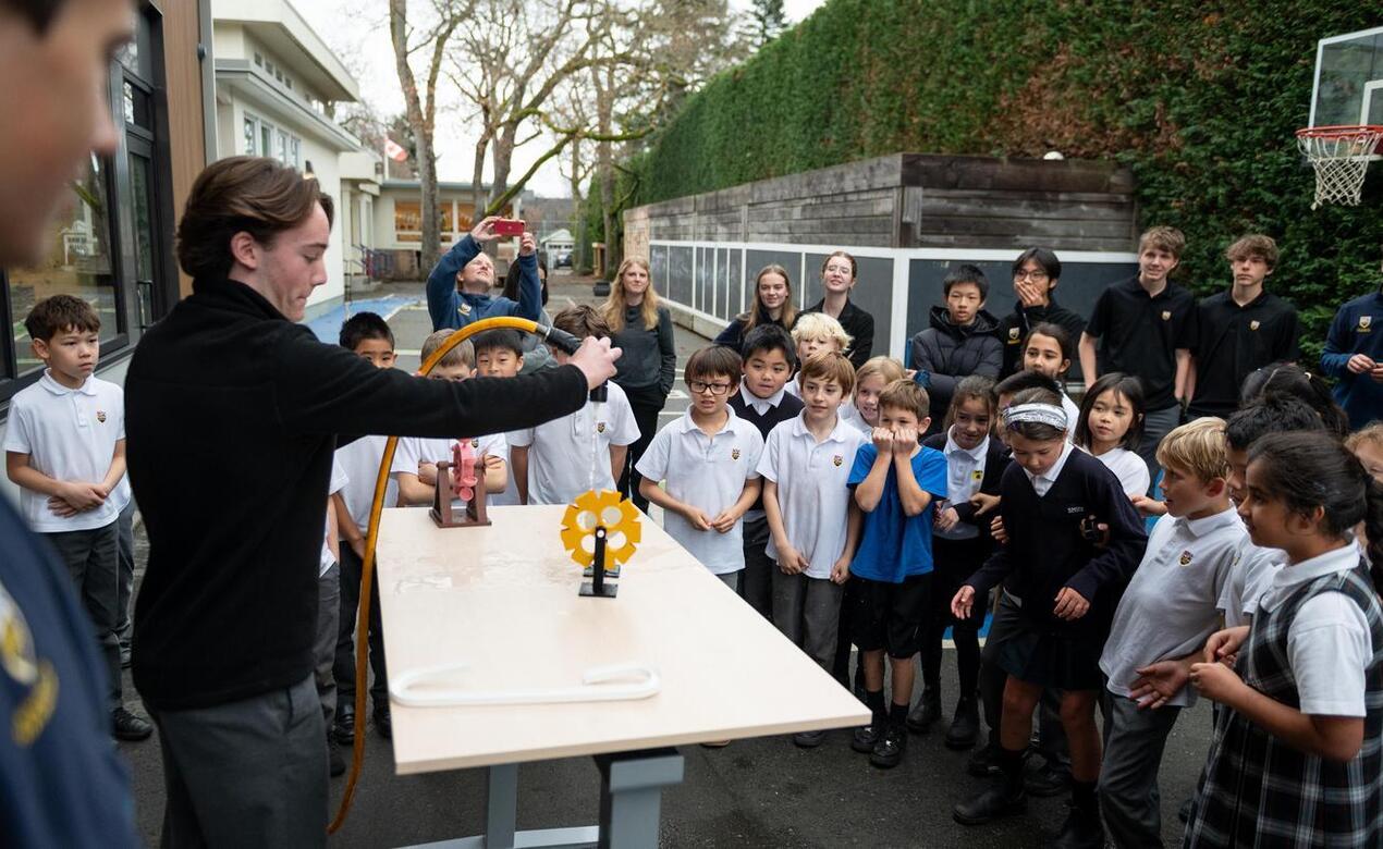 Grade 10 STEAM students visit Grade 3s for Genius Hour