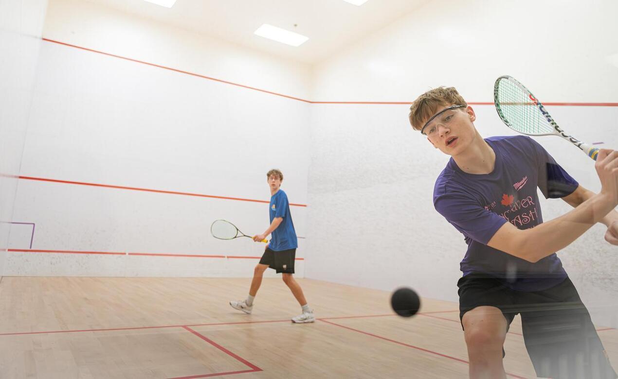 Max Arndt playing squash
