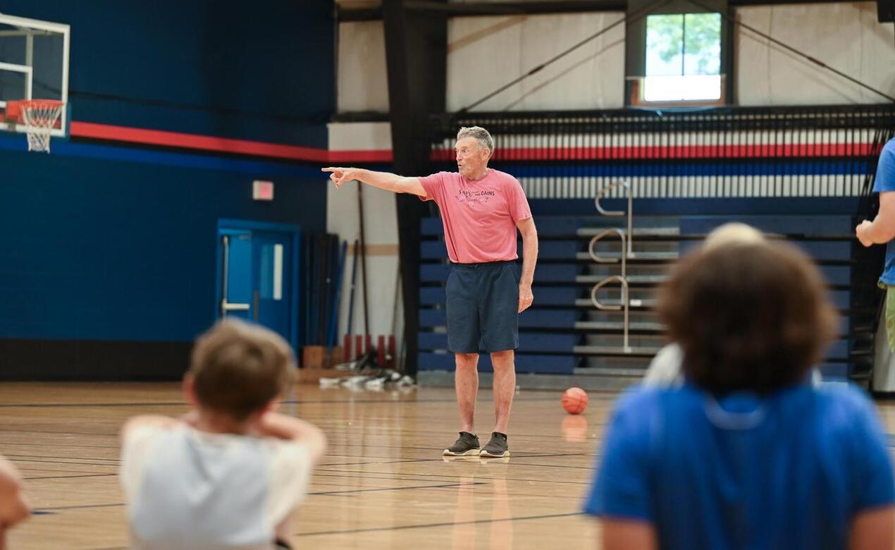 Ian Hyde-Lay coaching basketball camp