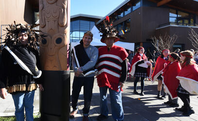 Elders and Dylan Thomas with SMUS first Welcome Pole.