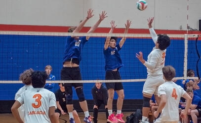2 players defend a smash at the net