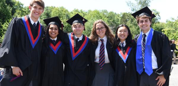 Group of happy SMUS graduates