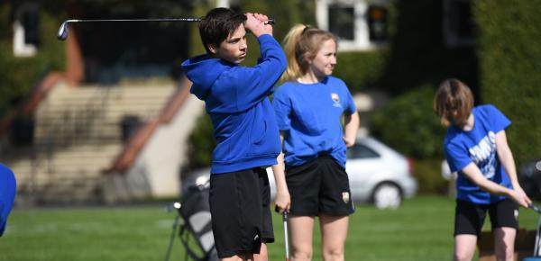 Students learning the sport of golf for PE