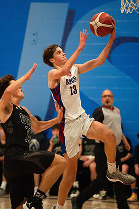 A SMUS player evades the opposition to take the ball to the hoop