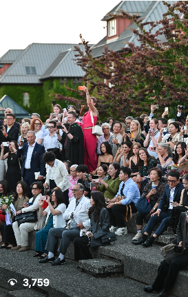 Senior Grad Instagram Reel cover - cap toss parents