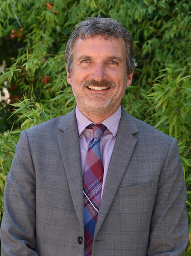 A portrait of Dave Hlannon