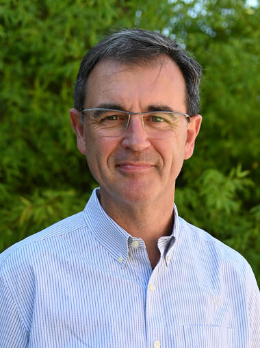 A portrait of Richard Curry