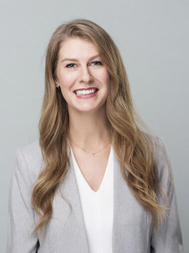 Portrait photo of Anna Burton