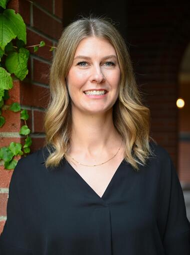 Portrait photo of Anna Burton