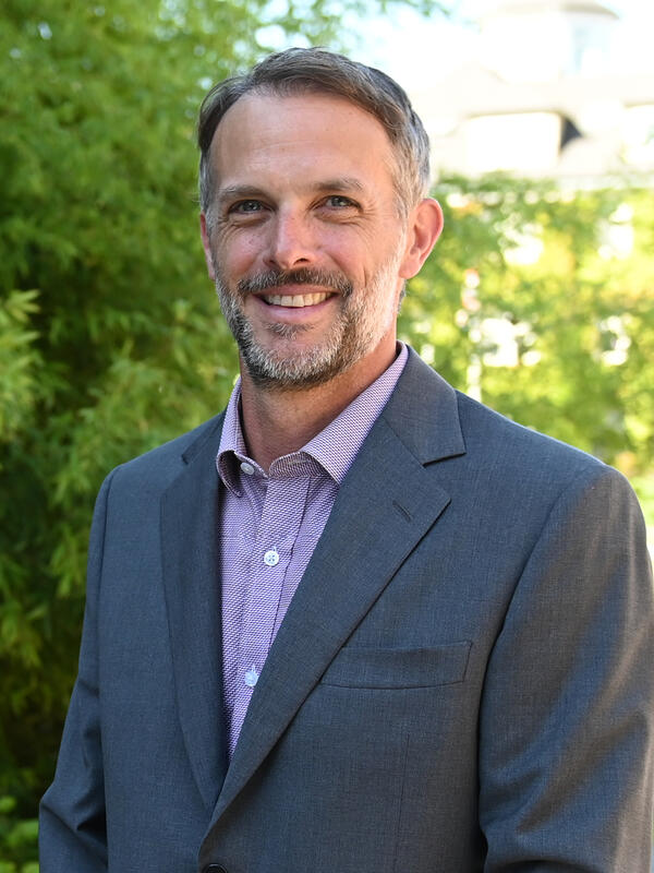 A portrait of Craig Kelley
