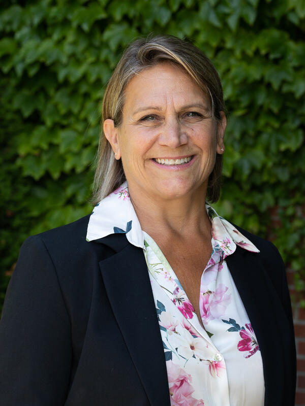 A portrait photo of Deborah Knopp. 