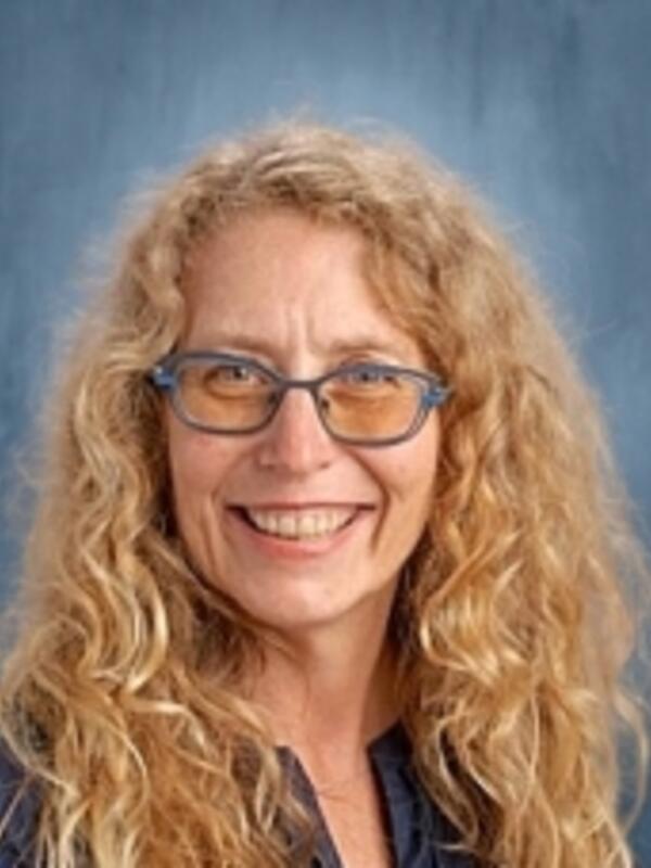 A portrait of Lynn Porteous