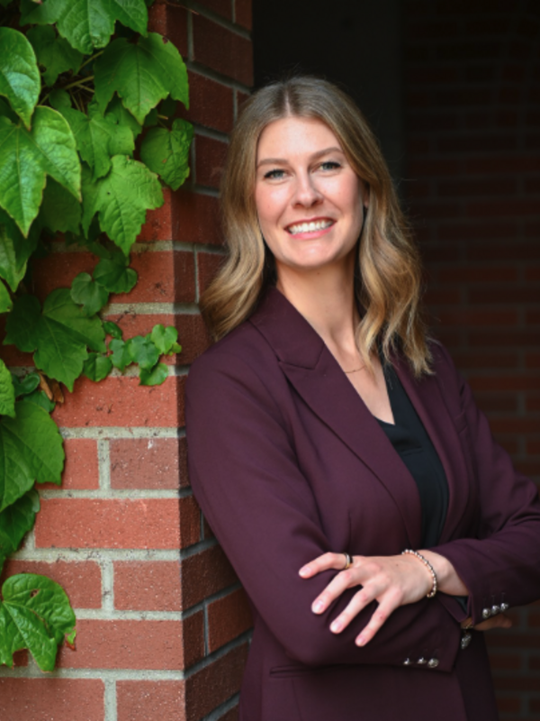 Portrait photo of Anna Burton