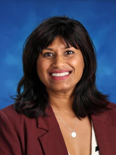 A portrait of Nicole Carvalho