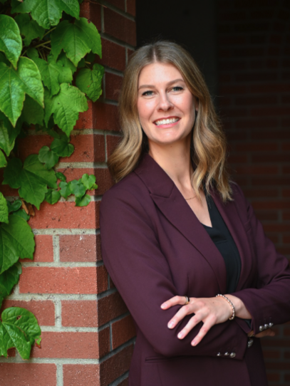 Portrait photo of Anna Burton