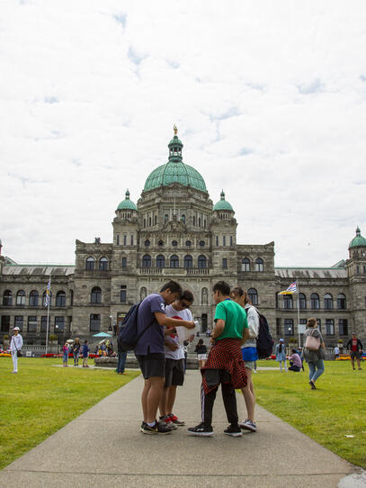 ISPY scavenger hunt in downtown Victoria, Parliament Buildings