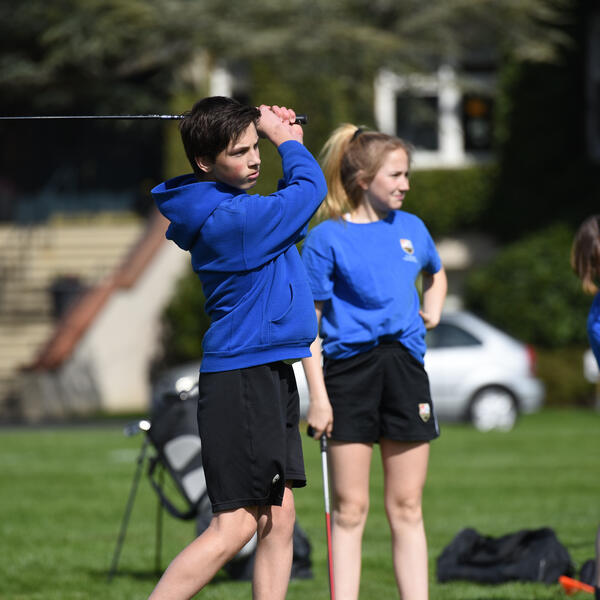 Students learning the sport of golf for PE