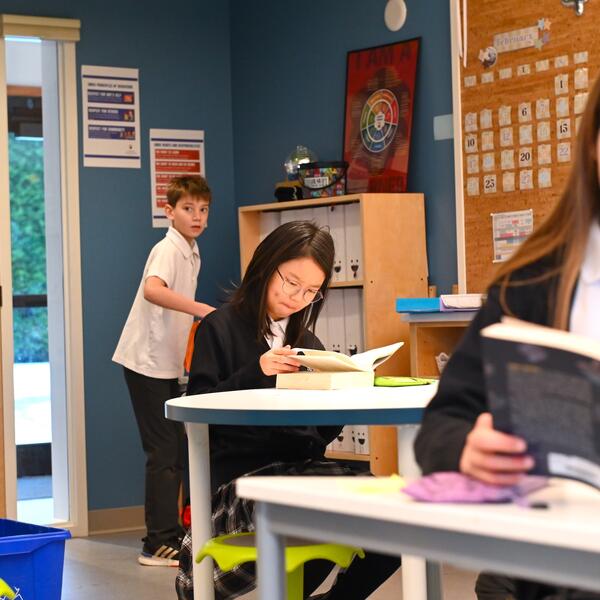 Junior School Grade 4 students reading