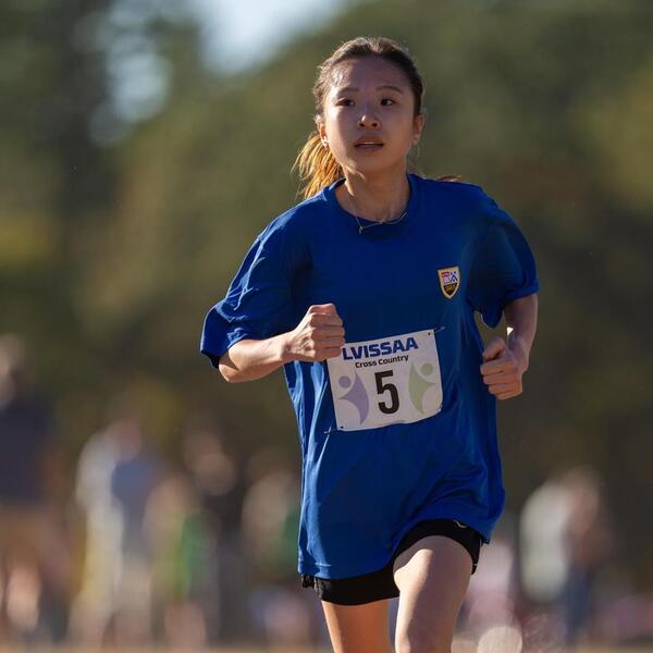 Rina Chida races cross country for SMUS