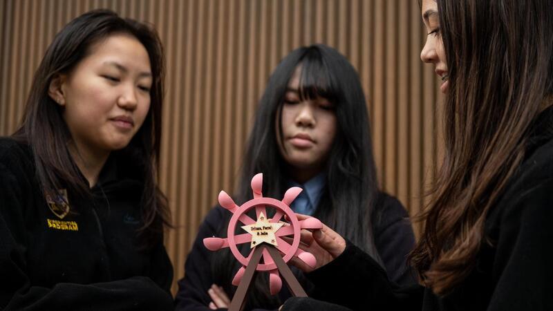 Grade 10 STEAM students visit Grade 3s for Genius Hour