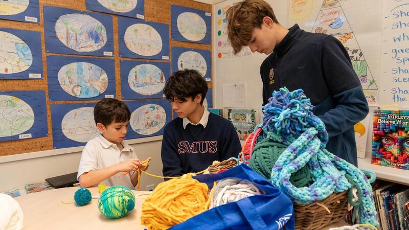 Grade 10 STEAM students visit Grade 3s for Genius Hour