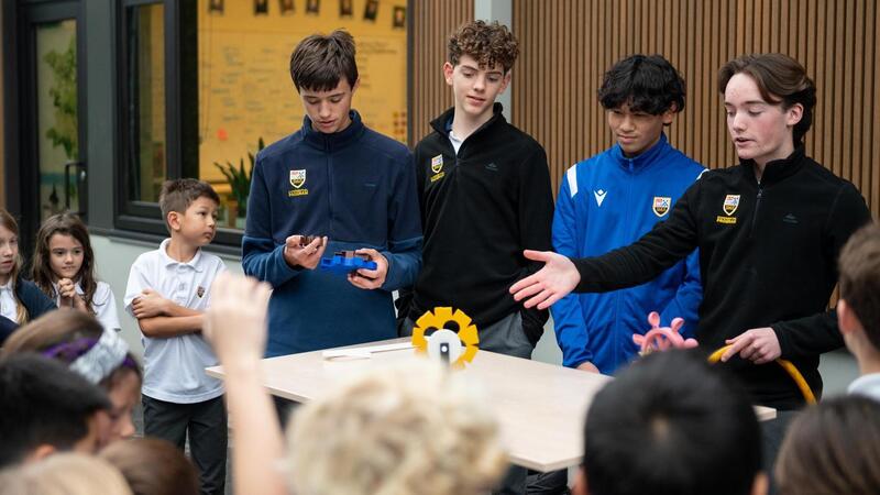 Grade 10 STEAM students visit Grade 3s for Genius Hour