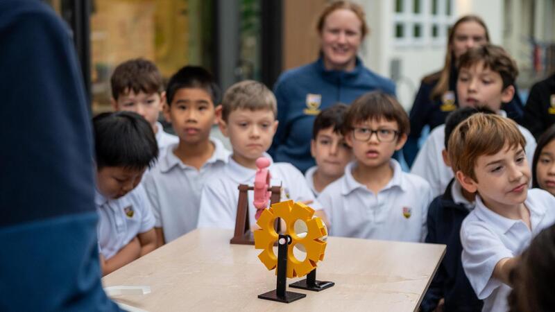 Grade 10 STEAM students visit Grade 3s for Genius Hour