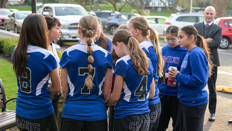 Alumna Andini Makosinski '15 visits SMUS to speak to Middle School students