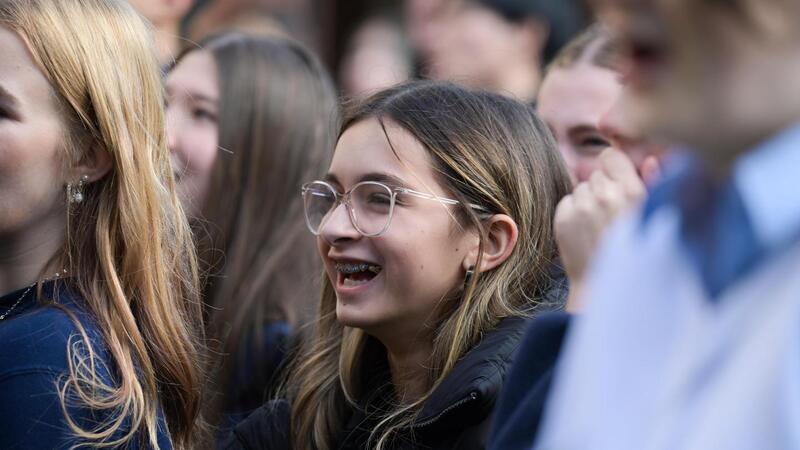 Students watch the Link Leaders Egg Drop Challenge