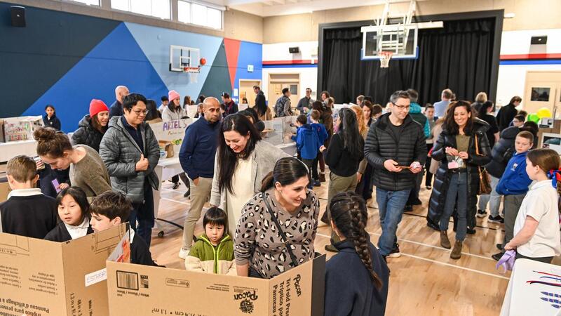 SMUS students in the Entrepreneur Club display their products at a marketplace