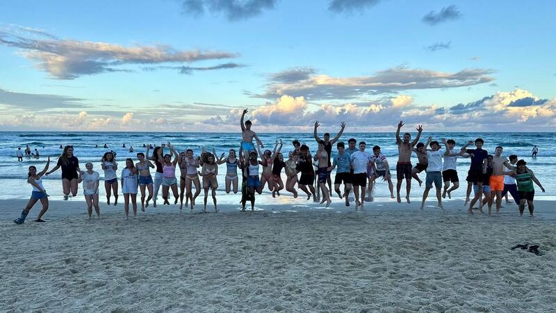 SMUS students on a Spring Break trip in Australia