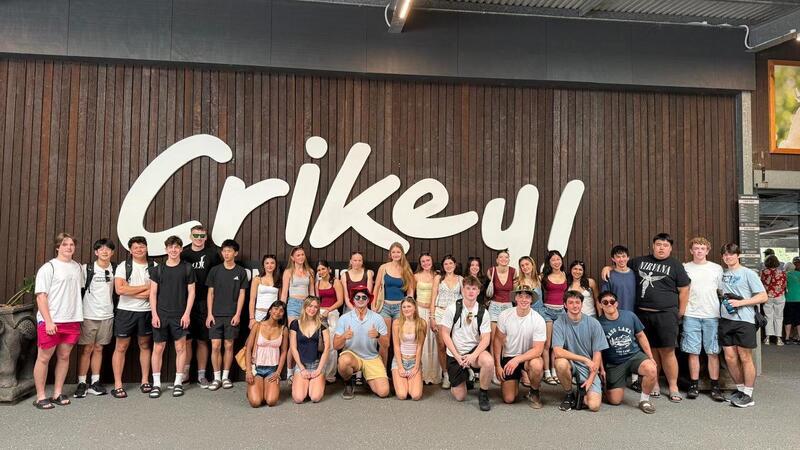 SMUS students on a Spring Break trip in Australia