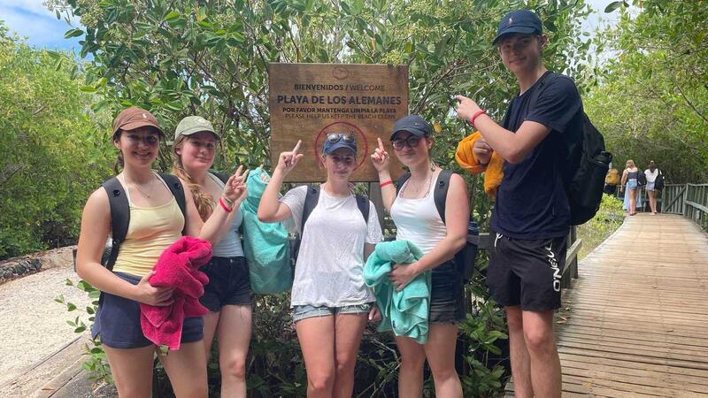 SMUS students on a Spring Break trip in the Galapagos Islands