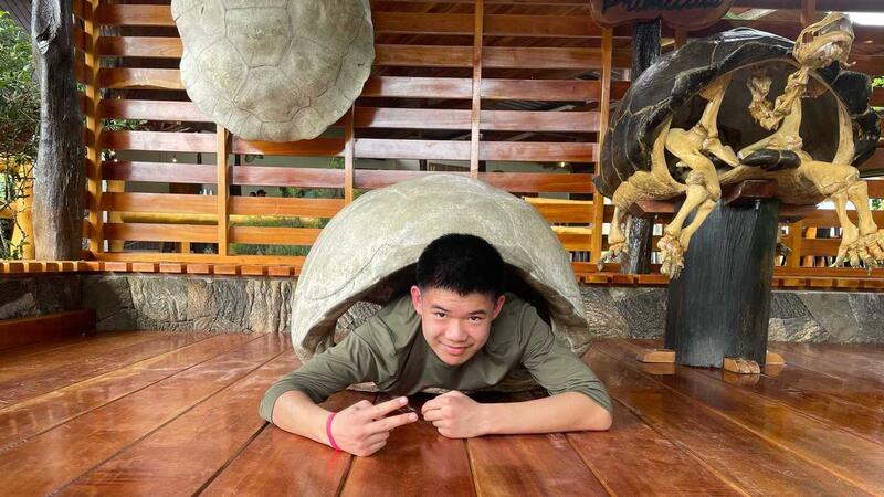 SMUS students on a Spring Break trip in the Galapagos Islands