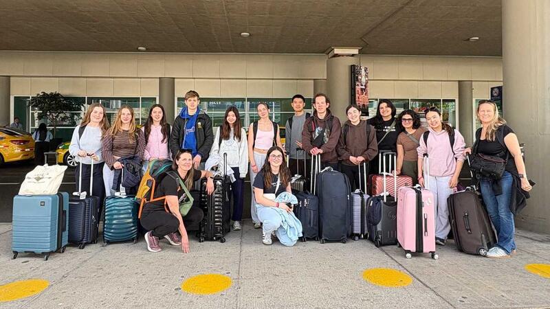 SMUS students on a Spring Break trip in the Galapagos Islands