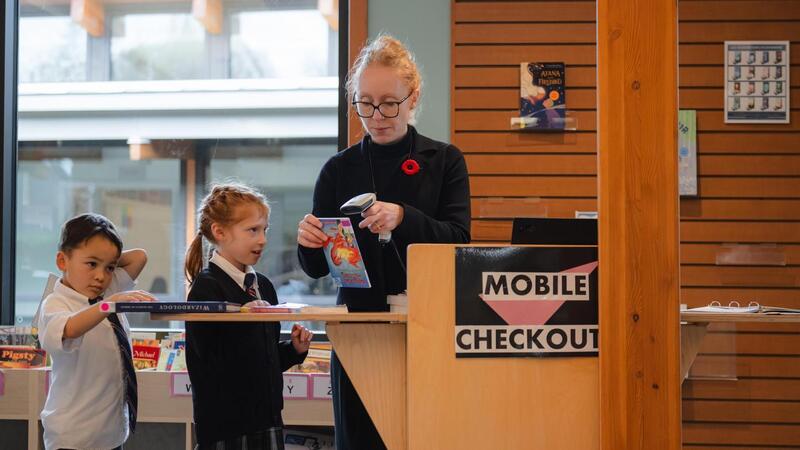 Thea Wilson-Scorgie in the SMUS Junior School library
