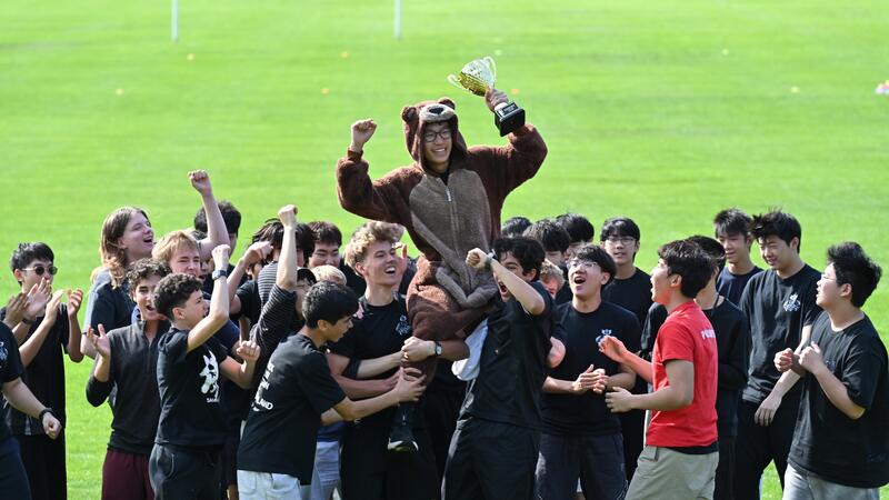 Harvey House team cheer.