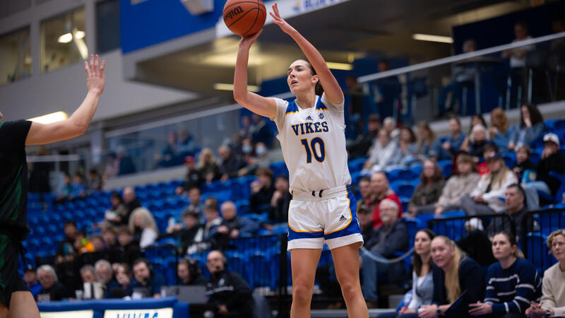 Alumni Makena Anderson UVic Basketball